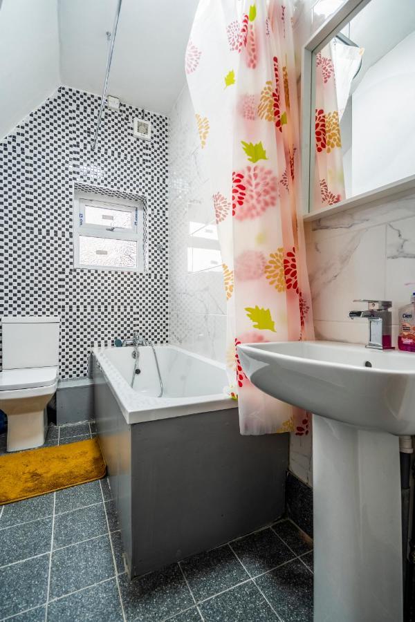 Deluxe 2-Bedroom Flat With Free Parking Μπέρμιγχαμ Εξωτερικό φωτογραφία